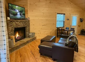 Hiker’s Hideaway | Hot Tub • Fire Place • Pets - Image 4