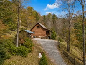 Rocky Top Retreat  Hot Tub & Mountain Views - Image 3
