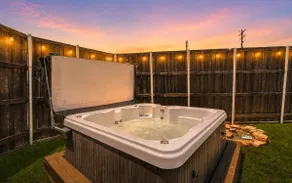 Perfect Getaway Home w Pool Jacuzzi Cinema Room - Image 2