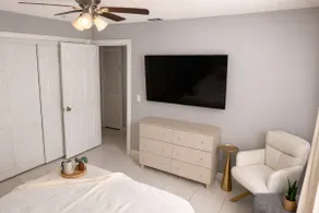 Charming Modern Valrico Getaway - Pets Welcome - Image 3