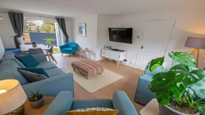Oceanside Sleeps 6 Walk to Beach Stylish - Image 2