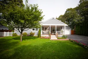 Beautiful House and Yard near town and beaches - Image 5