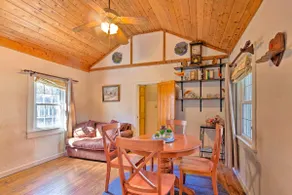Screened Porch: 'The Rock Cottage' in Hot Springs - Image 3