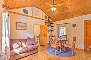 Screened Porch: 'The Rock Cottage' in Hot Springs - Image 4