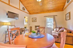 Screened Porch: 'The Rock Cottage' in Hot Springs - Image 5