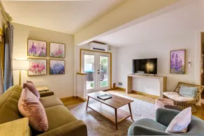 Garden Haus · One of a kind cottage. Downtown - Image 2