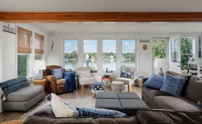 Lakefront Retreat Sleeps 12, Hot Tub, Boats, 1Gig Fibre, Pets, Wilmot Ski - Image 2