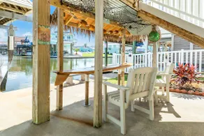 Anchor Down - Beautiful Decor, Direct Waterfront with Boat Slip and Beach Entrance Nearby! - Image 3
