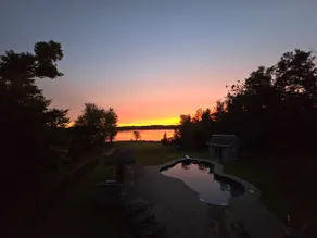 Lake house with private pool and resort amenities - Image 2