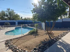 Quiet Midtown Oasis - Image 3