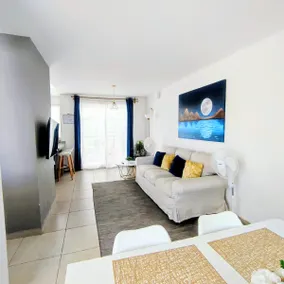 We bill/Wifi/Private estate/South - Image 3