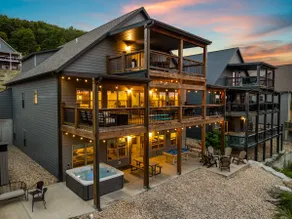 Table Rock Lake View! Two Community Pools! - Image 4