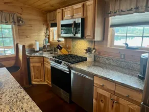 Lake Front Home with water side hot tub - Image 4