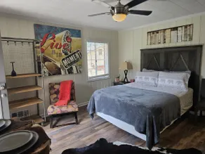 The Suite At Canton Street in Downtown Roswell with pool - Image 5