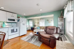 Cute 2BR Near Beach 2nd-Floor | Deck - Image 4
