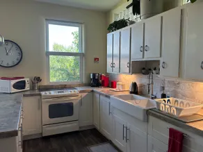 Spacious Quiet Guest Suite with private porch - Image 5