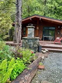 Twin Tree Cabin in Port Renfrew - Image 2