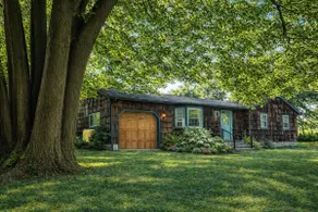 Cozy Modern Ranch Near Bellport & Hamptons Retreat - Image 2