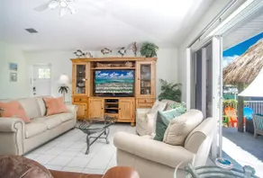 Tropical Breezes is a spacious 3bed/2bath half duplex in desirable Key Colony Beach with dockage & Cabana Club access - Image 4