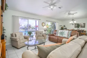 Tropical Breezes is a spacious 3bed/2bath half duplex in desirable Key Colony Beach with dockage & Cabana Club access - Image 5