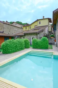 BELLAGIO DREAMS APT, pool, with private garden, near lake - Image 2