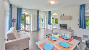 BELLAGIO DREAMS APT, pool, with private garden, near lake - Image 3