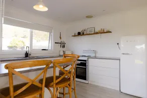 The Sea Keeper Bicheno cosy seaside cottage - Image 4
