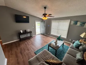 Beautiful Private 3 Bedroom Home - Image 2