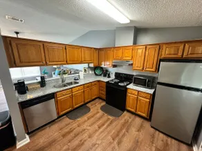 Beautiful Private 3 Bedroom Home - Image 4