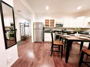 115#201 / Downtown Bliss, Sleeps 7, free Parking - Image 5