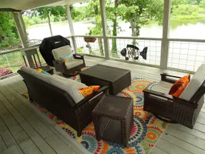 Allie’s on the Rocks Pet-Friendly Lakefront Bungalow - Image 3