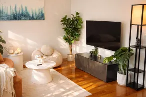 Lux List | Paradise Getaway 3BR Apt w/FreeParking - Image 2