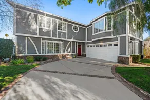 Valencia CA Stunning 3100 +sqft, 5Bed/5Bath home - Image 2