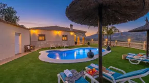 Villa med fantastisk utsikt över sjön - Image 2