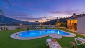 Villa med fantastisk utsikt över sjön - Image 3