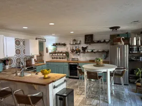 Southern City Farm House sleeps 18+ - Image 3