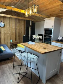 Luxurious converted stable. - Image 4