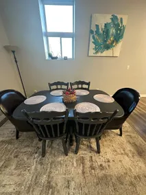 Gorgeous Modern Dwntwn 3 Bdrm/2 Bath Spacious Apt - Image 2