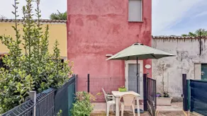 Independent apartment on two floors with courtyard - Image 2