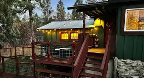 Romantic Getaway! Fireplace fire pit-fenced yard!* - Image 3