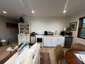 Gorgeous Malibu Apartment- Airbnb fees included! - Image 5
