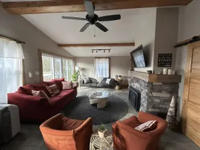 4 bedroom lakefront 5 minutes north of Grand Bend - Image 2