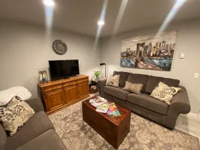 Executive 2 bedroom apartment with hot tub! - Image 3
