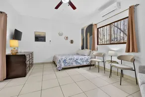 Poolside cottage, sleeps 2, location location - Image 5