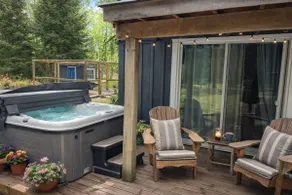 Muskoka Chalet - Hot Tub - Sleeps 6 - Image 4
