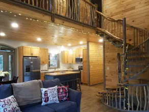 Creekbank Chalet - Image 3