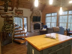Creekbank Chalet - Image 2
