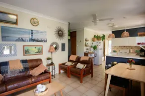 Salty Crew villa , Central spot , Pet friendly ,private garden oasis secure yard - Image 2