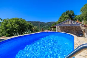 Stone house with private swimming pool - Image 4