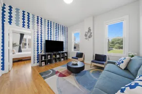 15min to Loop | Free Street Parking | Full Kitchen - Image 5